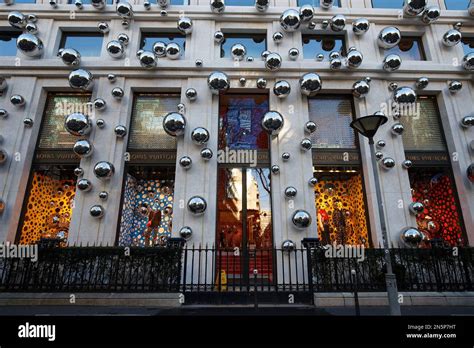 boutique louis vuitton paris avenue montaigne|magasin louis vuitton montaigne.